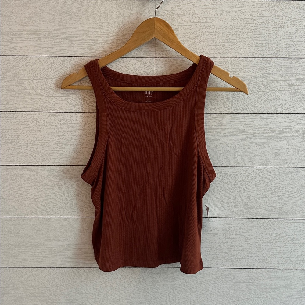 NWT ✨ Gap Cropped Rib Tank